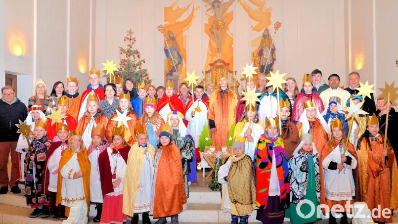Eine riesige Schar aus Kindern, Jugendlichen und erwachsenen Begleitern kann die Pfarrei Waidhaus zum Mitmachen bei der ab heute beginnenden Sternsinger-Aktion gewinnen. Bild: fjo