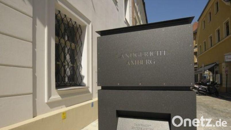 Das Landgericht Amberg hat einen Mann verurteilt, der immer wieder mit dem Gesetz in Konflikt geraten war. Selbst dann, als er längst im Gefängnis saß. Bild: Petra Hartl