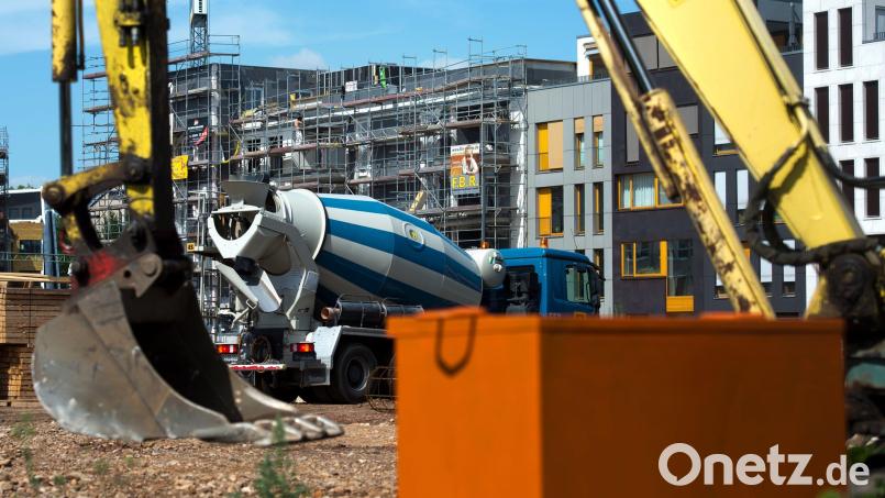 Blick auf die Baustelle einer Wohnanlage. Der Neunburger Bauausschuss hat die Weichen für den Bau von zwei Mehrfamilienhäusern mit insgesamt 15 Wohnungen gestellt. Symbolbild: Arno Burgi