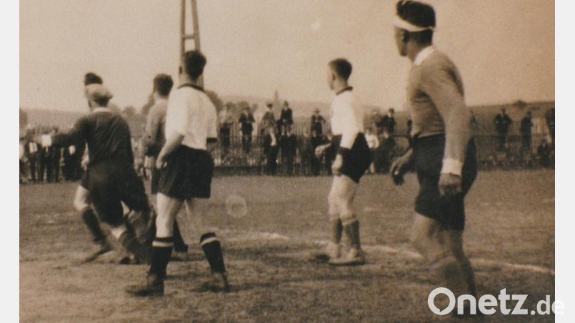 Vor 100 Jahren hielt der Fußball Einzug in Moosbach. Auf der „Ziegeltrath“ am südlichen Ortsrand hatten die Kicker ihr Domizil. Repro: gi