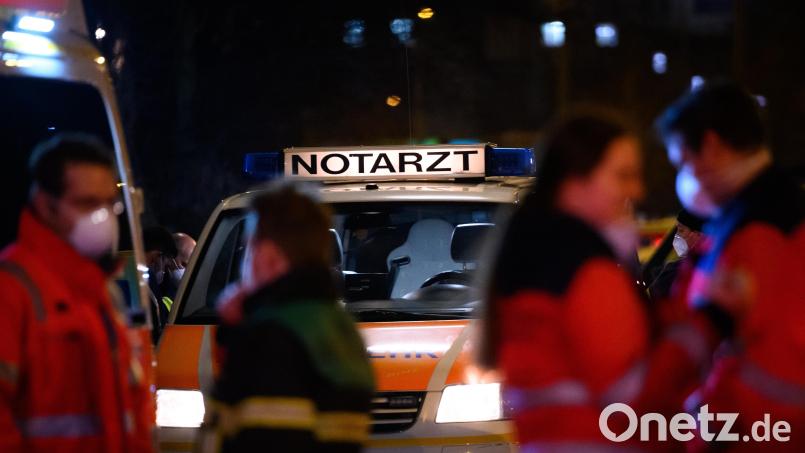 Auch im Landkreis Tirschenreuth hat die Aggressivität gegenüber Rettungskräften zugenommen. Symbolbild: Jonas Walzberg/dpa