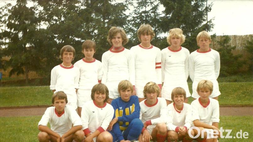 Dieses Foto aus den frühen 80er-Jahren zeigt die Nachwuchsmannschaft des SV Inter Bergsteig Amberg, in der Thomas Wächter (hintere Reihe, rechts) aktiv war. Damals war er in etwa so alt wie in der Nacht, in der er zum Schlafwandler wurde. Archivbild: Thomas Wächter