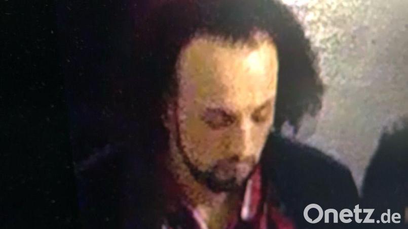 Dies ist laut Polizei eine aktuelle Aufnahme von Rachid Chouakri vom 5. Januar 2023. Bild: Polizeipräsidium Regensburg/exb