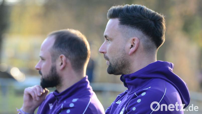 TSV-Detag-Trainer Josef Holler (rechts) ist nicht mehr Trainer des TSV Detag Wernberg. Links: TSV-Abteilungsleiter Christian Luff. Bild: ham