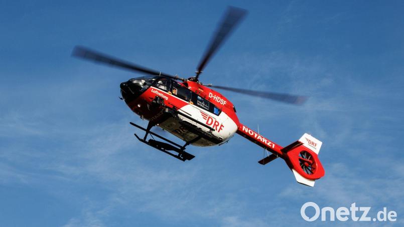 Ein Rettungshubschrauber setzt zur Landung an. Bild: Matthias Balk/dpa/Symbolbild