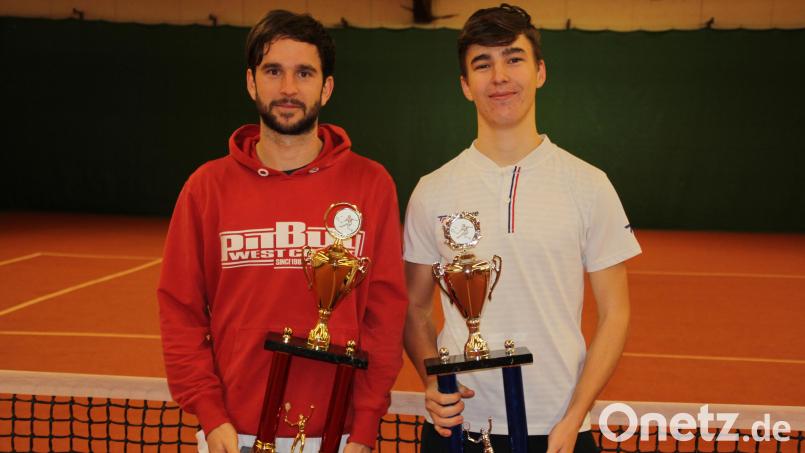 Klarer &quot;Dominator&quot; des 36. Dreikönigsturniers war der 28-jährige Pole Pawel Cias (links). Das Finale gewann Cias gegen den erst 18-jährigen Erik Schießl mit 6;4, 6;3. Bild: kro