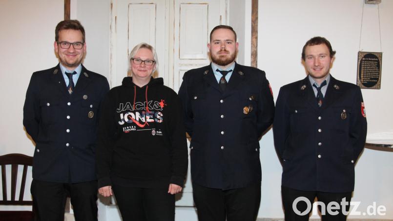 Konstantin Völkl und Stephanie Stahl (von links) sind nun die Vorsitzenden der Feuerwehr Brünst. Weiter zur Vorstandschaft zählen Schriftführer Philipp Völkl und Kassier Tobias Nickl (weiter von links). Bild: pi