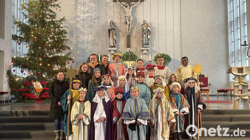 Als Sternsinger haben rund 25 Mädchen und Buben aus der Pfarreiengemeinschaft St. Elisabeth-Maria Waldrast vielen Menschen den Segen Gottes überbracht und rund 11 000 Euro für die Aktion Dreikönigssingen gesammelt. Bild: Thomas Schiller/exb