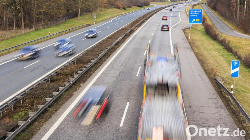 Die Autobahn A 93 wird von Schwandorf bis nach der Anschlussstelle Fronberg (Bild) in diesem Jahr Richtung Norden saniert. Bild: Hösamer