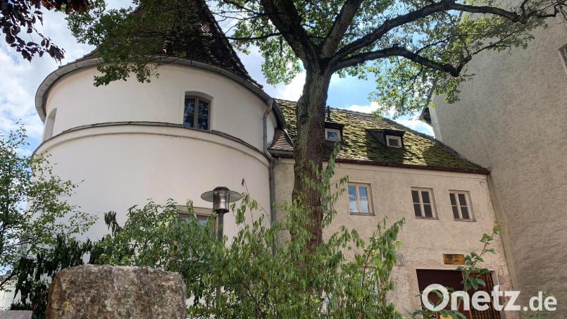 Flurerturm und Milchladl sind bald nicht mehr im Eigentum der Stadt. Archivbild: Gabi Schönberger
