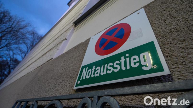 Der verurteilte Mörder war am Donnerstag aus einem Fenster im Erdgeschoss des Amtsgerichts Regensburg gesprungen. Vier Tage nach der Flucht wurde er in Frankreich gefasst. Symbolbild: Armin Weigel/dpa