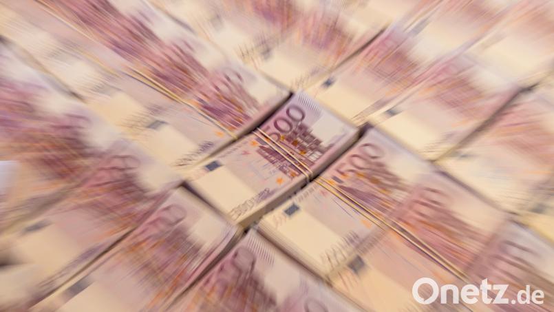 Beim Skandal um die Wohnsachwerte Genossenschaft geht es um Millionen. Unklar ist aber, wer Geld bekommt und wer zahlen muss. Symbolbild: Carlos Luján/dpa