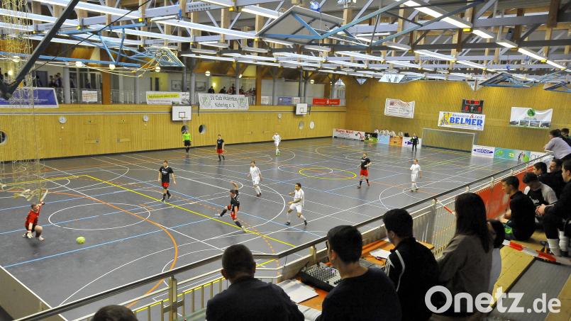 Fest in der Hand der Fußballer ist die Dreifachturnhalle in Kümmersbruck am Wochenende beim Hubertus-Cup des SV Köfering. Archivbild: Hubert Ziegler