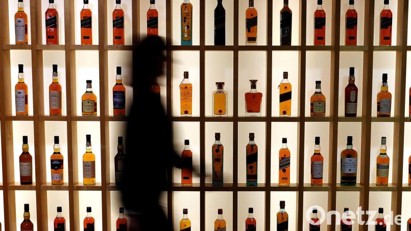 Ein Ladendieb hatte es in Amberg auf Whiskyflaschen abgesehen. Symbolbild: Andrew Milligan/dpa