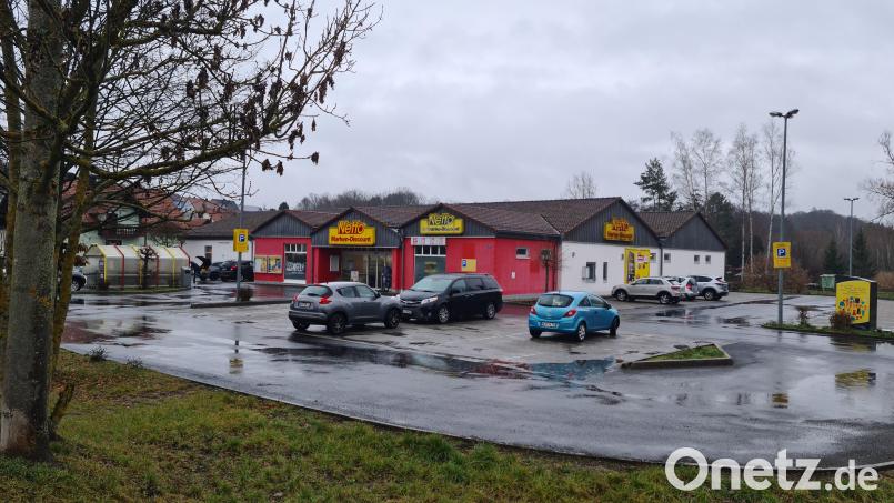Der 1995 gebaute Markt wird abgerissen und neugebaut. Im März soll es mit den Arbeiten losgehen. Bild: sne