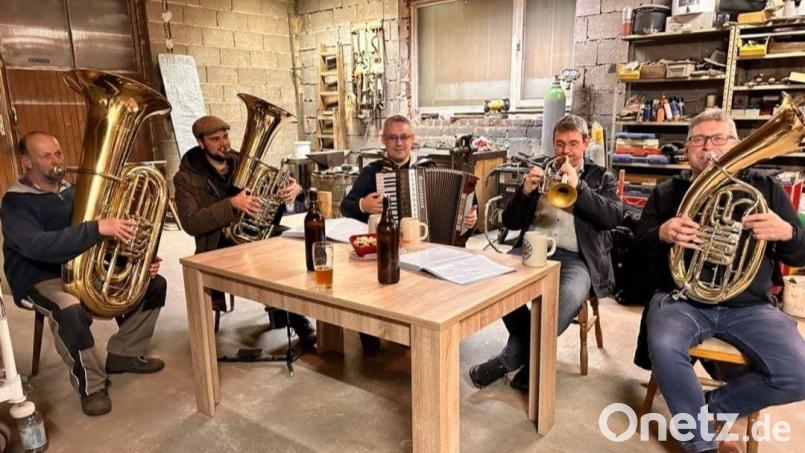 Die Zoigl Blosn verabschiedet sich mit ihrem CD-Titel &quot;Pfiat Gott&quot; einvernehmlich aus der Musikwelt. Bild: exb/Zoigl Blosn