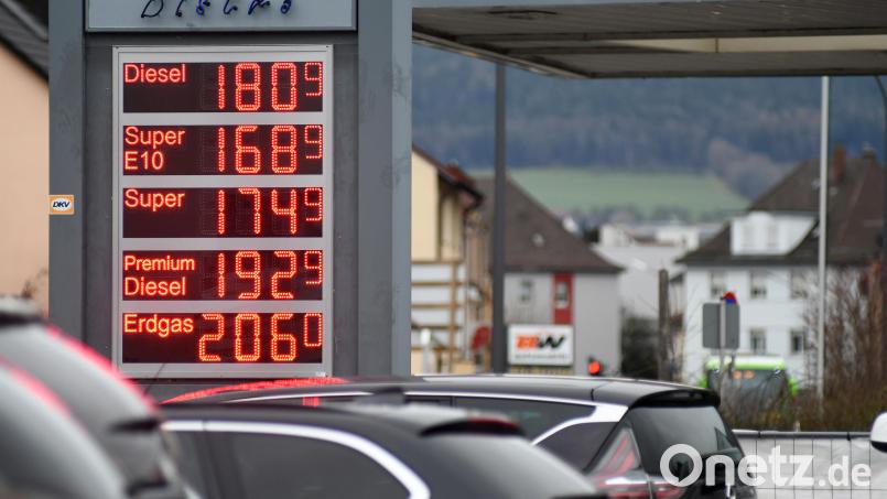 Erdgas kostet an der Tankstelle in der Frauenrichter Straße in Weiden seit Jahresbeginn mehr als 2 Euro pro Kilogramm. Doppelt so viel wie in Schwandorf. Bild: Gabi Schönberger