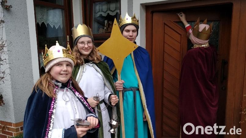 Sternsinger der Filialgemeinde Tröbes waren unterwegs und sammelten 992,50 Euro. Bild: gi