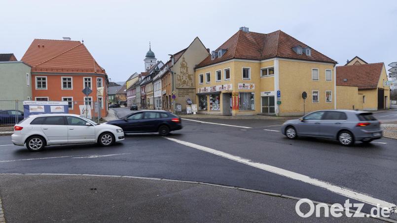 An der Haas-Kreuzung in Pfreimd sollen die Kurvenradien entschärft werden. Im Frühjahr sollen die Arbeiten beginnen. Bild: Hösamer