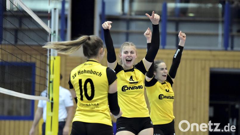 Jubel bei Lorena Tilgen, Julia Polito und Celine Schüll (von links). Archivbild: Hubert Ziegler