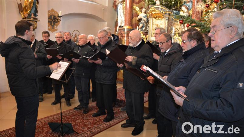 Der Männergesangverein Wondreb-Plößberg-Schönkirch gestaltete kürzlich den Gottesdienst zum Dreikönigsfest in der Wondreber Pfarrkirche. Die Chorleitung hatte Florian Löw inne. Schon seit mehr als 20 Jahren gibt es die Chorgemeinschaft. Bild: jr