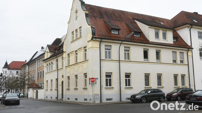 Das Ruheheim der Armen Schulschwestern in der Luitpoldstraße steht zum Verkauf. Offen ist, ob es die Stadt nutzen will oder sich leisten kann. Ein offizielles Angebot gibt es aber noch nicht. Bild: Gabi Schönberger