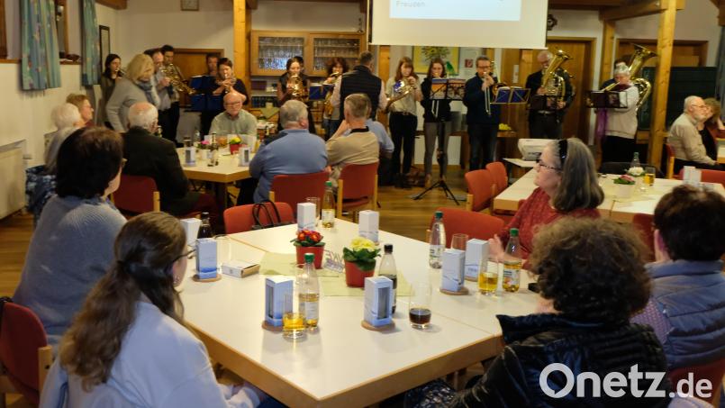 Einen guten Zuspruch erfuhr der Mitarbeiterabend der evangelischen Kirchengemeinde St. Johannes Baptista im Gemeindehaus Floß. Die musikalische Gestaltung hatte der Posaunenchor mit Leiter Wolfgang Lang inne. Bild: le