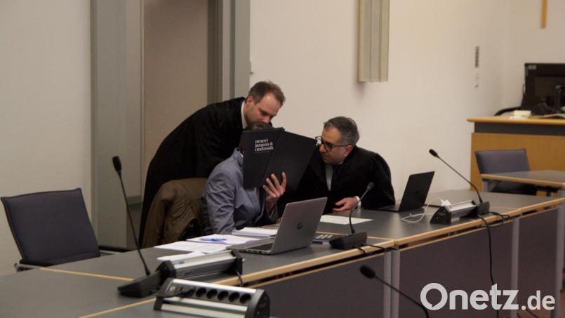 Die Verteidiger Shervin Ameri (r.) und Martin Ondrasik haben erhebliche Zweifel an der derzeitigen Beweislage. Auch das psychiatrische Gutachten sehen sie kritisch. Bild: Fotostudio Daniel