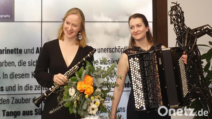 Das &quot;Duo Amabile&quot; mit Paula Breland (Klarinette) und Anna-Katharina Schau (Akkordeon) gestaltete den Auftakt der Konzertreihe 2023 des Waldsassener Kammermusikkreises (WKK). Bild: WKK-Waldsassen, J. Röttges/exb