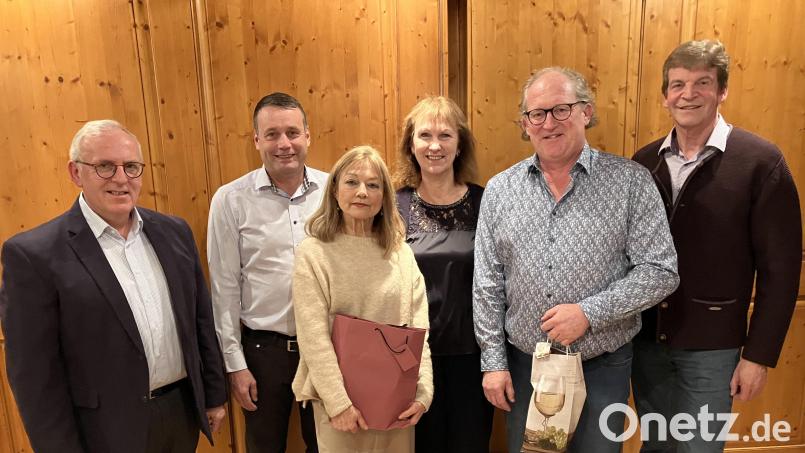 Die SPD-Kreistagsfraktion verabschiedete jahrelange Kreistagsmitglieder (von links): Fraktionsvorsitzender Winfried Franz, Kreisvorsitzender Uwe Bergmann, Veronika Frenzel, Bürgermeisterin Brigitte Bachmann, Armin Rüger und der stellvertretende Landrat Michael Rischke. Bild: sor
