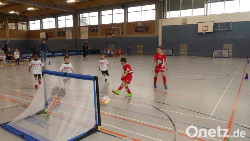 Auch die kleinsten Kicker, die G-Schüler, zeigen bereits gute Ballbeherrschung. Bild: rn