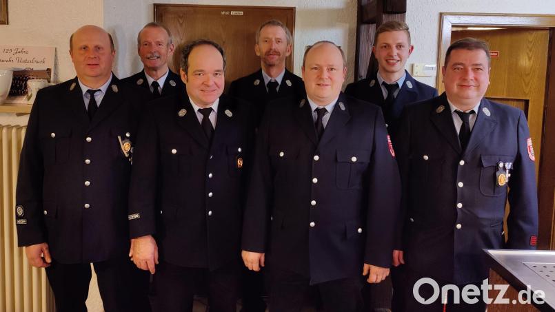Die Feuerwehr Unterbruck ehrte langjährige Mitglieder: (von links) Kommandant Martin Stangl, Manfred Groß, Gerhard Veigl, Thomas Deubzer, Zweiter Vorsitzender Marco Philipp, Fabian Scharf und Vorsitzender Klaus Biersack. Bild: rpp