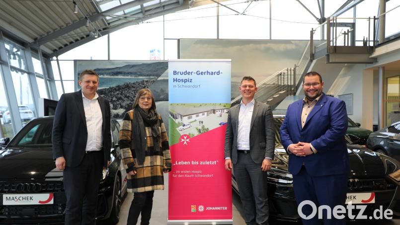 Maschek Automobile spendet 4000 Euro für den Hospizverein und den Bau des Bruder-Gerhard-Hospizes. Bild: Matthias Walk/exb