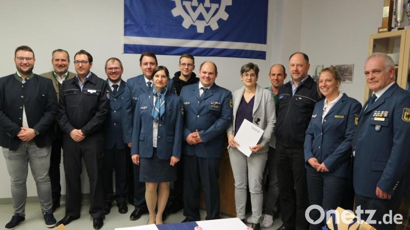 Bei der Jahresschlussfeier des THW Nabburg wurden einige Helfer für ihr langjähriges Wirken geehrt. Bild: Kristel/exb