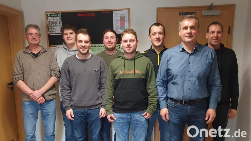 In der Jahreshauptversammlung wurde eine neue Vorstandschaft gewählt. Im Bild (vordere Reihe von links) Lukas Zimmermann, Vorsitzender Michael Stilp, Armin Zimmermann, (hintere Reihe von links) Christian Stilp, Alexander Fleischer, Tobias Eckl, Christian Schäffer und Armin Ruhland. Bild: Michael Schlagenhaufer/exb