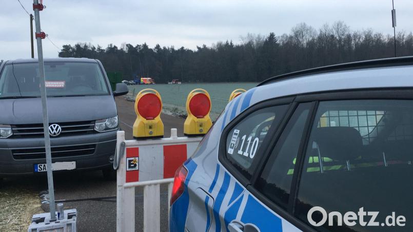 Das Gebiet um die beiden betroffenen Entenställe in Hofing bei Bruck ist auch am Donnerstag weiträumig abgesperrt. Bild: ihl
