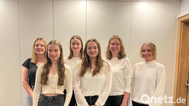 Die Führung der Hahnbacher Mädchengruppe liegt nun in den Händen von (von links) Maria Pienkny (Zweite Vorsitzende), Anna Lindner (Fahnenträgerin), Sophie Rauch (Schatzmeisterin), Hanna Jung (Fahnenträgerin), Anna Rauch (Erste Vorsitzende) und Eva Pirner (Schriftführerin). Bild: mma