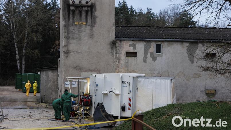 In der Nacht zum Freitag wurde die Entenkeulung beendet. Das Gelände ist nach wie vor gesperrt. Nur mit Erlaubnis darf es betreten werden. Bild: Hösamer