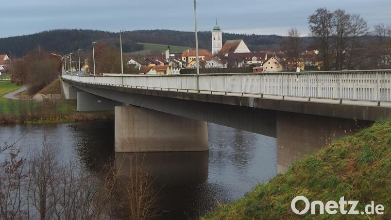 Diese Brücke bei Iffelsdorf wird zur Sanierung heuer ganz gesperrt. Sie ist aber nicht die einzige Stelle, die für den motorisierten Verkehr problematisch werden könnte. Bild: bl
