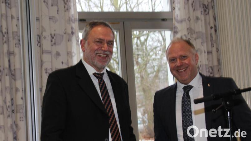 Beim Neujahrsempfang in Schnaittenbach hielten Pfarrer Josef Irlbacher (links) und Bürgermeister Marcus Eichenmüller vielbeachtete Reden. . Bild: ads