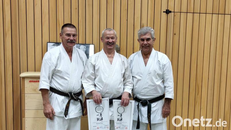 Bernhard Pirner mit den Meistern Lothar J. Ratschke (links) und Fritz Oblinger (rechts). Bild: exb