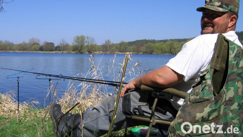 Die Angler des Fischereivereins Weiden fühlen sich vom Fischotter bedroht. . Archivbild: Kunz