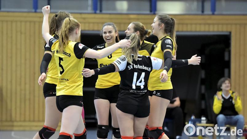 Jubel bei den Volleyballerinnen des SV Hahnbach. Mit einem 3:2-Sieg in Fürth verbesserten sie sich in der Tabelle auf Platz fünf. Archivbild: Hubert Ziegler