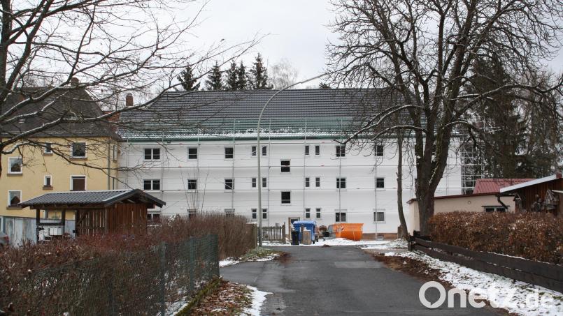 Die Renovierung ist im Gange: Dieses Haus im Trabitzer Ortsteil Drahthammer will die Regierung der Oberpfalz als Unterkunft für ukrainische Familien nutzen. Der Mietvertrag läuft ab März, mit der Einweisung von Geflüchteten ist allerdings erst später zu rechnen. Bild: bjp