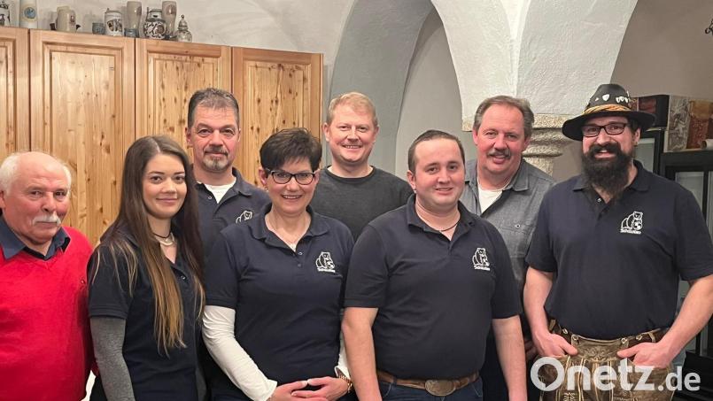 Vorsitzender der Oberpfälzer Schlüterfreunde ist Harald Weiß (Dritter von rechts) aus Konradsreuth und Wolfgang Gerstmann (Dritter von links) aus Irchenrieth ist zweiter Vorsitzender. Bild: fz