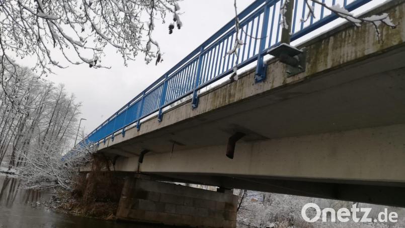 Mit 66 Jahren fast doch schon zu alt: Das Leben der Haidenaabbrücke in Etzenricht wird zu Ende gehen und einem Neubau weichen. Bild: gmü