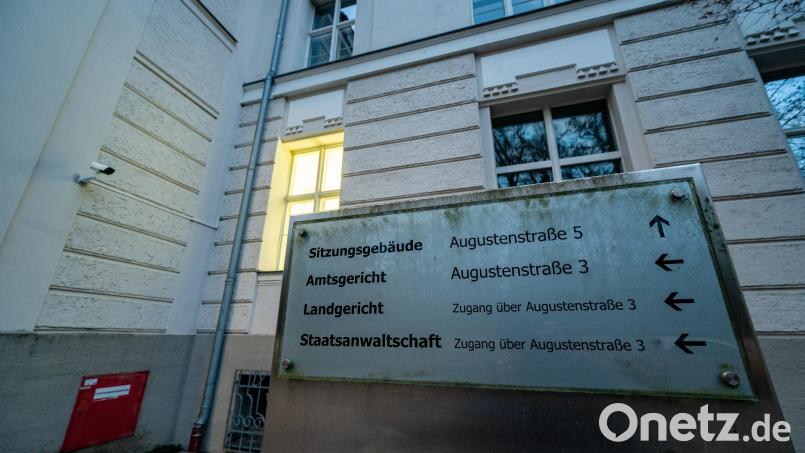 Ein 40 Jahre alter verurteilter Mörder war Anfang Januar bei einem Gerichtstermin in Regensburg aus einen Fenster geflohen. Nach der Flucht haben nun Polizei und Justiz Fehler eingeräumt. Bild: Armin Weigel/dpa