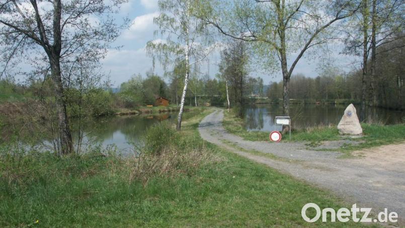 Der Wilhelm-Markgraf-See mit Fischerhütte ist das Zuhause und eines der gut besetzten Angelgewässer des Kreisfischereivereins. Bild: ak