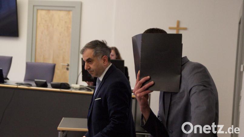 Der Verteidiger Shevin Ameri (links) mit dem Angeklagten aus Roding vor Gericht. Archivbild: mib