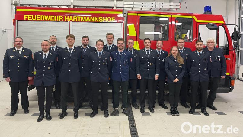 Ehrungen oder Beförderungen gab es für diese Aktiven der Feuerwehr Hartmannshof. Bild: FFW Hartmanshof/exb